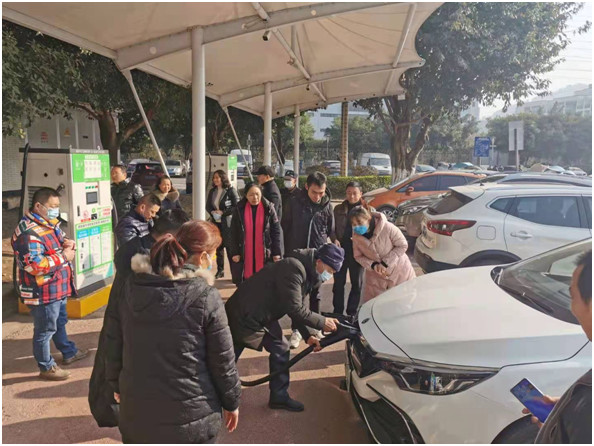 重庆开乾投资集团有限公司安装智能充电桩 助力新能源环保出行