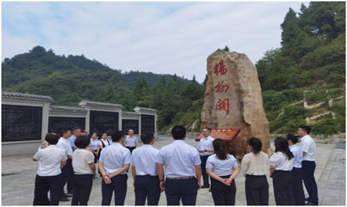 开乾投资集团机关党支部开展“缅怀革命先烈 建设清廉国企”主题党日活动